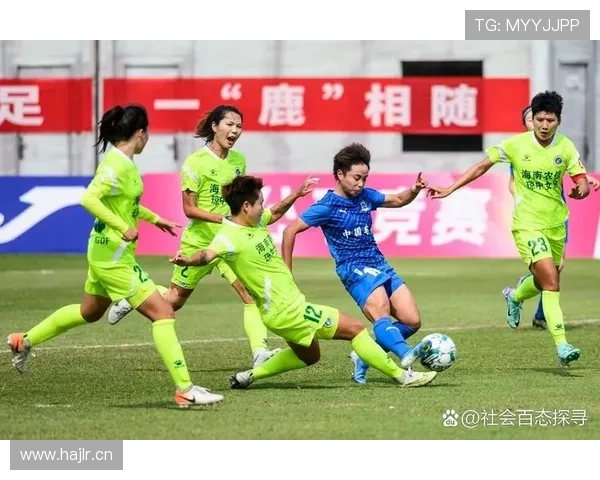 [国内足球]女超联赛拉开战幕 揭幕战万人观赛.